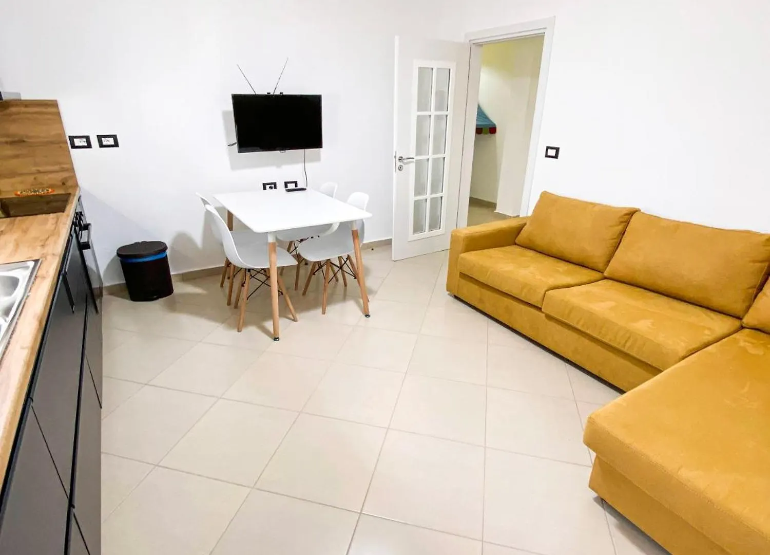 Andris Ylli & Hojza Apartments Saranda 0*,
