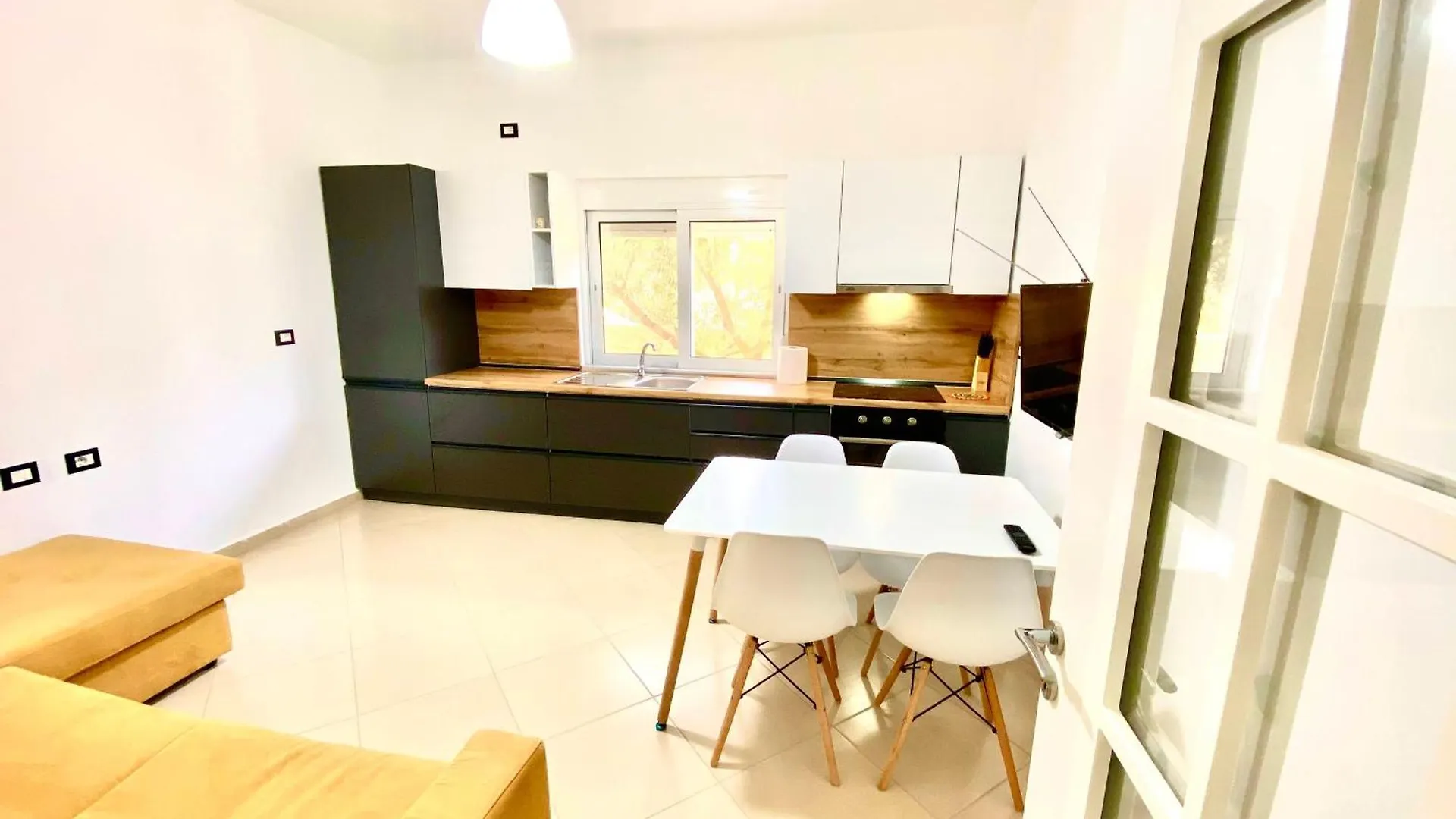 Andris Ylli & Hojza Apartments Saranda